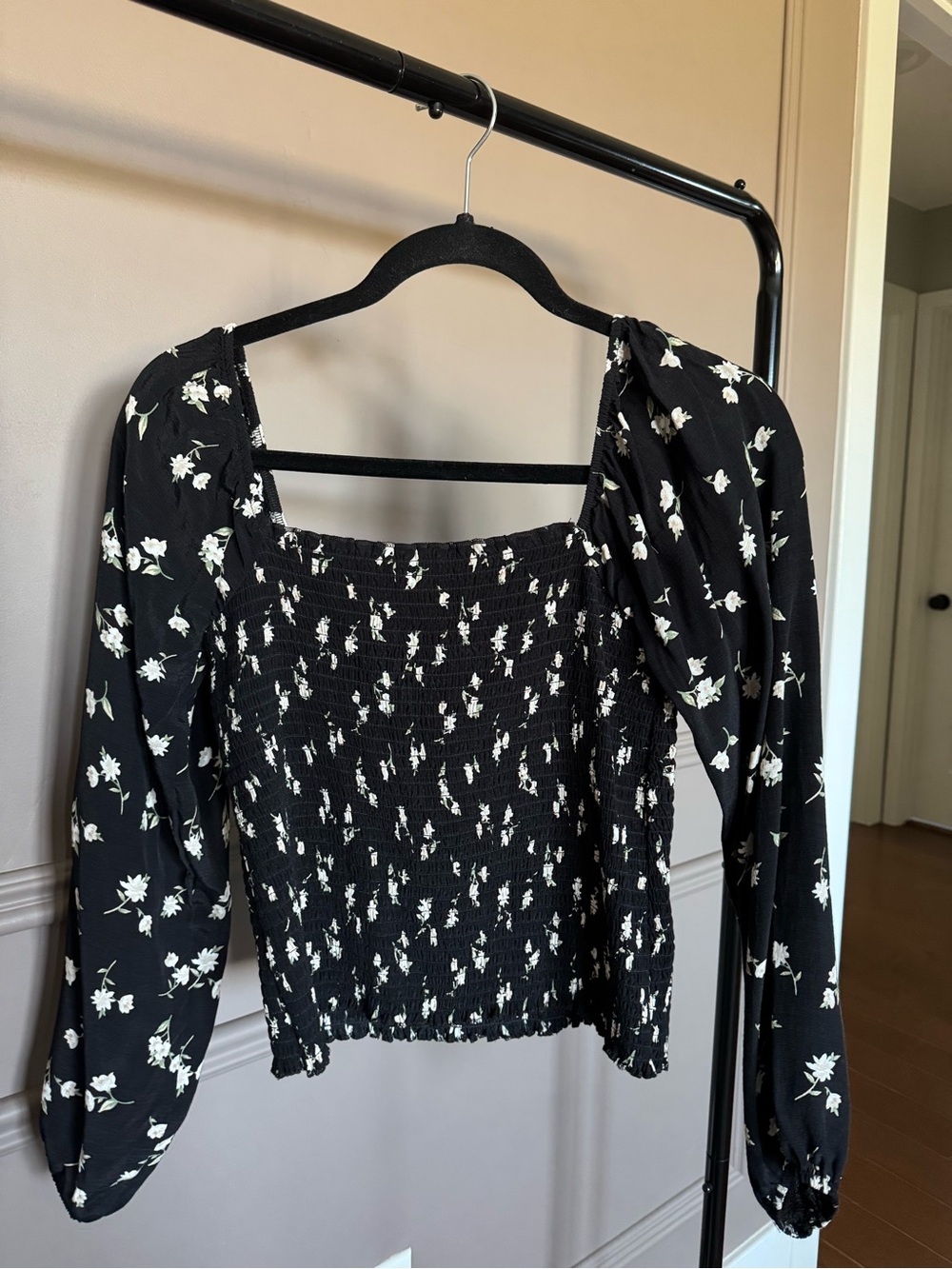 American Eagle Outfitters Black Floral Smocked Square-Neck Long Sleeve Top